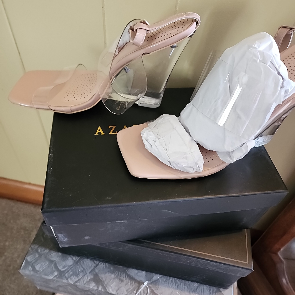 BOOTS - Picture 3 of 4